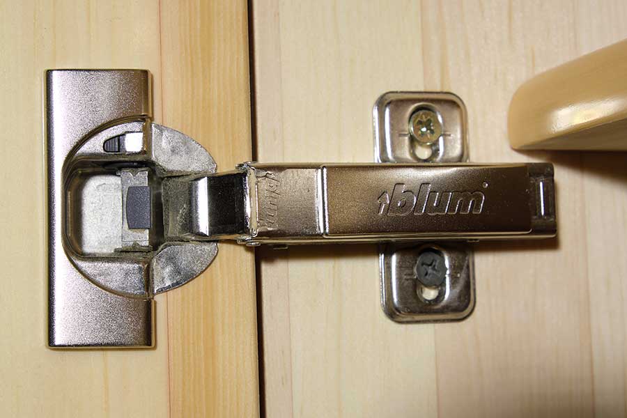Дверные петли Blum с доводчиками